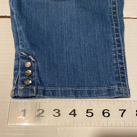 ND Weekend size 10P women’s embellished embroidered stretch denim capris jeans - Picture 7 of 12